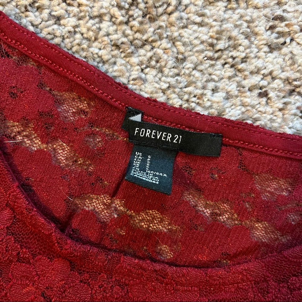 Maroon lace crop top - Picture 2 of 3